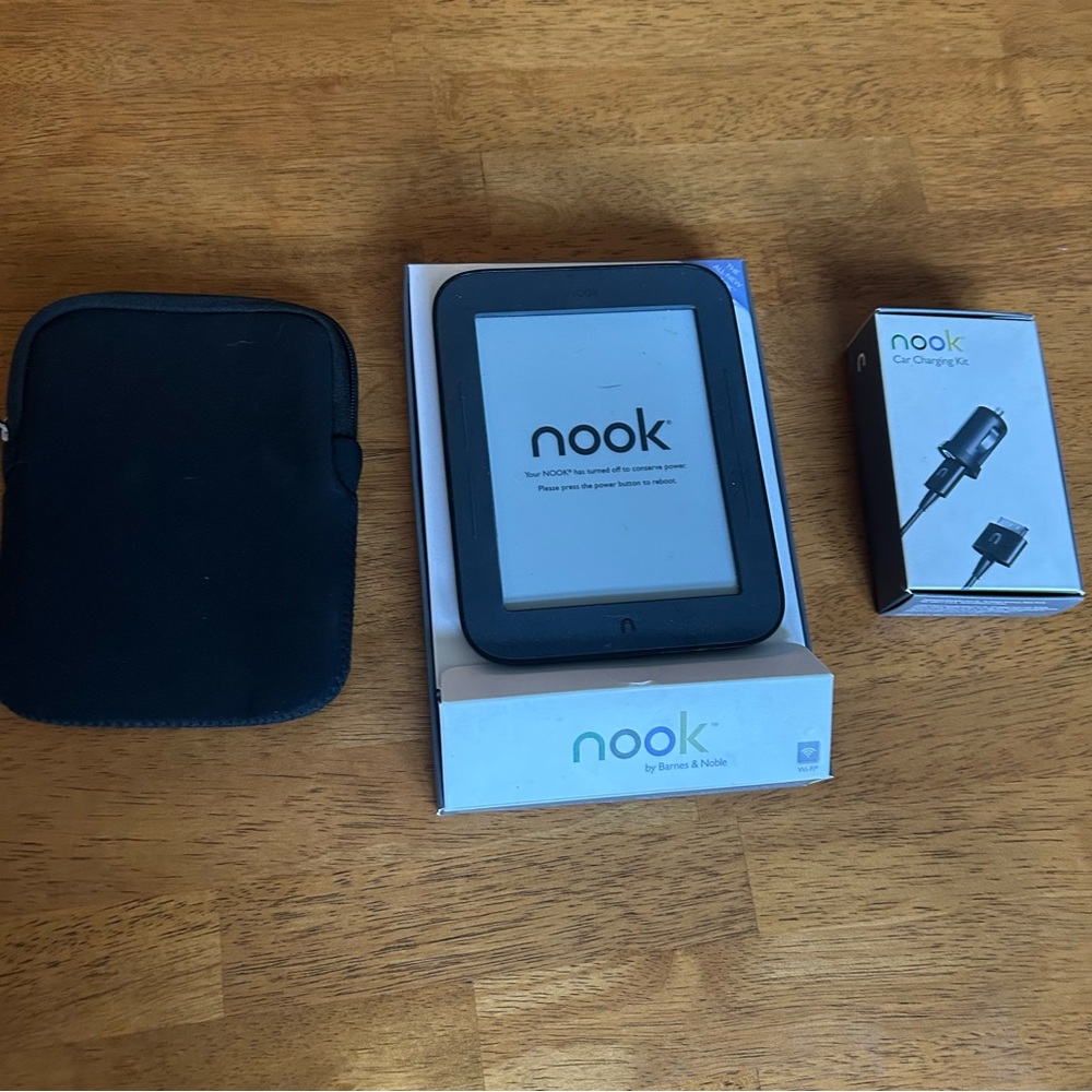 Barnes & Noble Nook Simple Touch eReader Bundle with Case & Car Charger